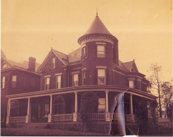 Historic Photos – 533 Reynolds Avenue